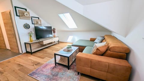 Communal lounge/ TV room, TV and multimedia, Living room, Seating area, Evening entertainment