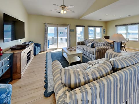 Summer Wynd House in Village of Stump Sound