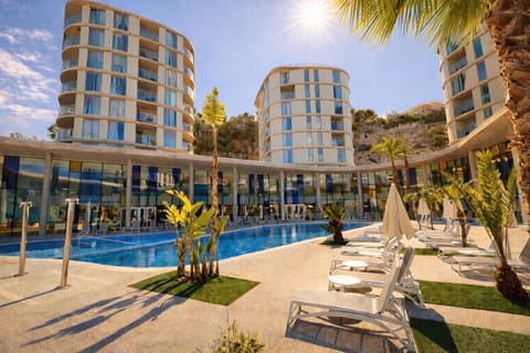 Property building, Day, Swimming pool