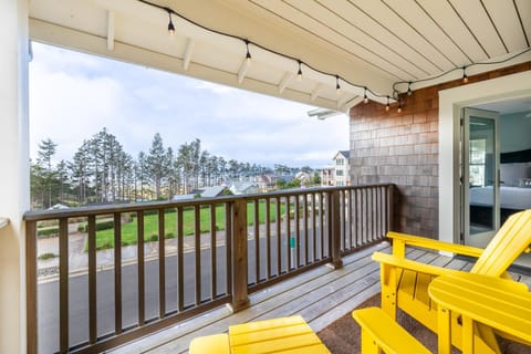 Property building, Day, Natural landscape, View (from property/room), Balcony/Terrace