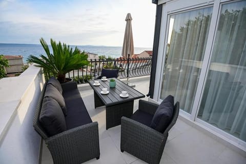 View (from property/room), Balcony/Terrace, Seating area, Sea view
