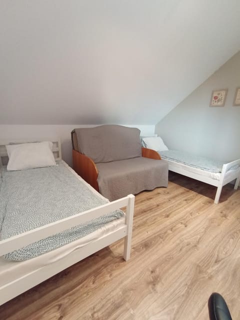 Bed, Photo of the whole room, Seating area, Bedroom
