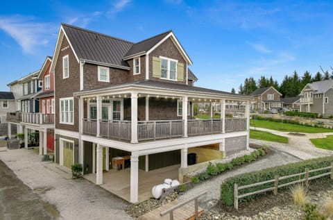Property building, Day