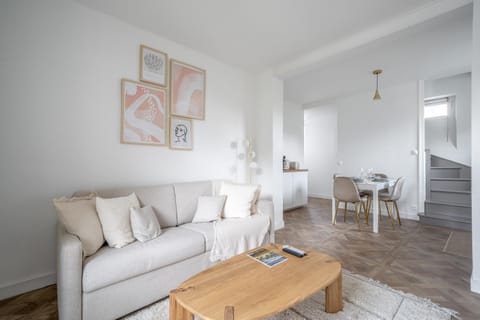 Living room, Decorative detail, Seating area, Dining area