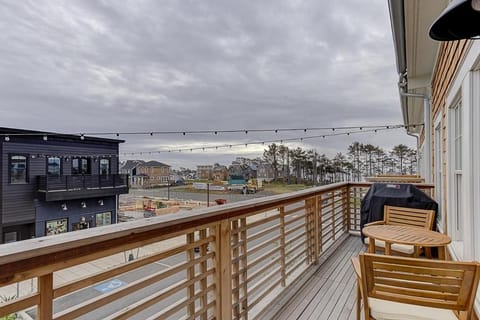 View (from property/room), Balcony/Terrace, Seating area