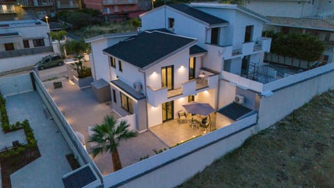 Property building, Quiet street view, Inner courtyard view