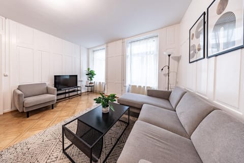 TV and multimedia, Living room, Seating area, furniture