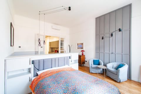 Bed, Living room, Photo of the whole room, Seating area, Bedroom