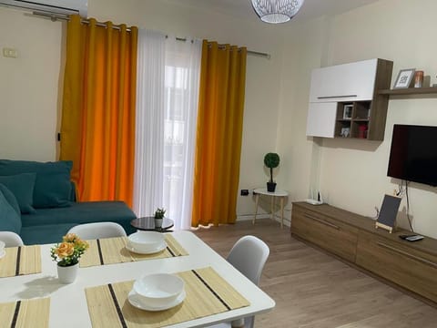 Communal lounge/ TV room, TV and multimedia, Living room, Seating area