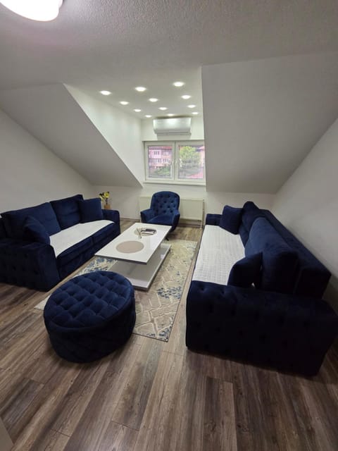Living room, Photo of the whole room, Seating area