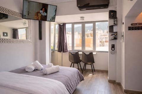 TV and multimedia, Photo of the whole room, Seating area, Bedroom