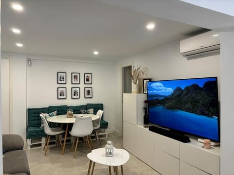 Communal lounge/ TV room, TV and multimedia, Evening entertainment