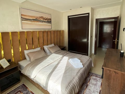 Property building, Restaurant/places to eat, Swimming pool, Breakfast