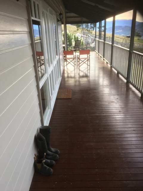 House on the Hill Bed and Breakfast Bed and Breakfast in Huonville