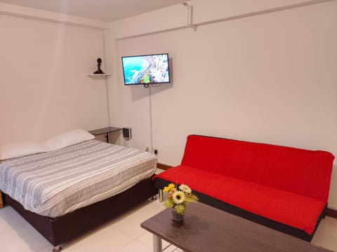 Bed, TV and multimedia, Bedroom