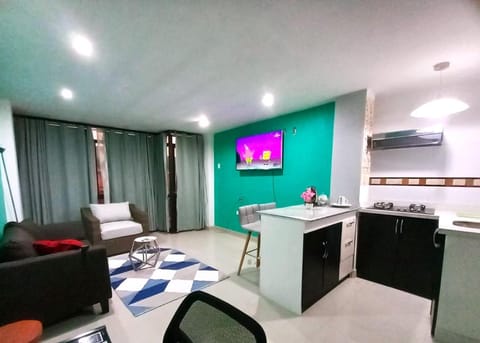 TV and multimedia, Kitchen or kitchenette, Living room, Dining area, stove