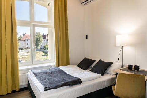 Bed, Living room, Photo of the whole room, Bedroom, towels, air conditioner