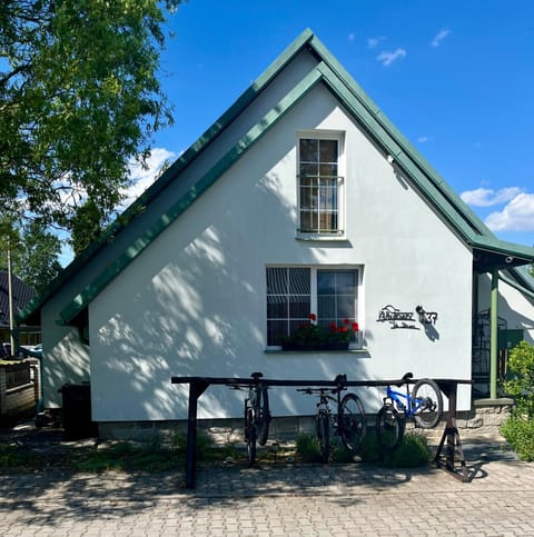 Property building, Day