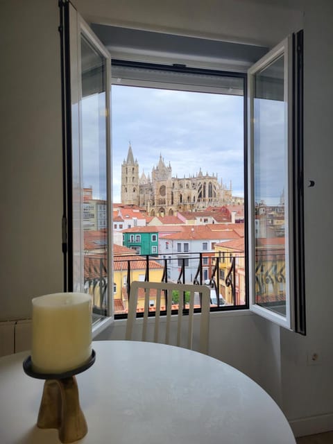 Communal lounge/ TV room, View (from property/room)
