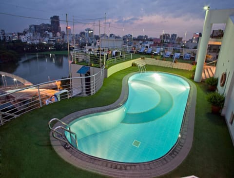 City view, Lake view, Swimming pool