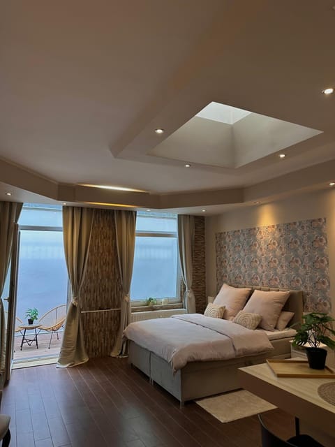 Bed, Bedroom