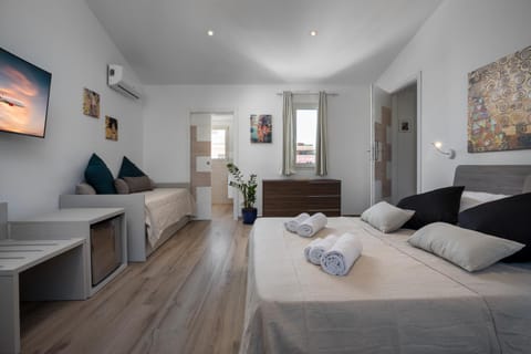 Bed, Photo of the whole room