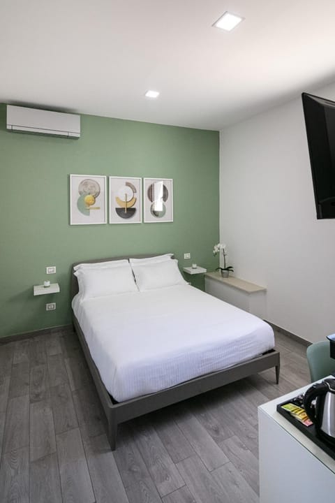 Bed, Photo of the whole room, Bedroom, air conditioner