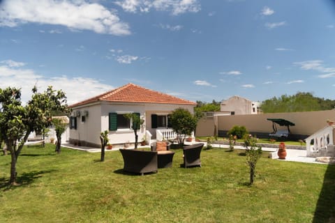 Property building, Natural landscape, Garden, Garden view