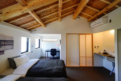 Bed, Kitchen or kitchenette, Bedroom, air conditioner