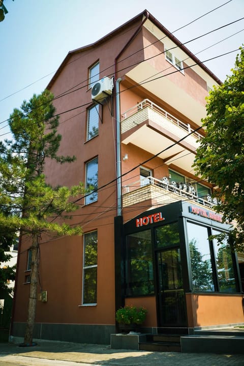 Property building, Day