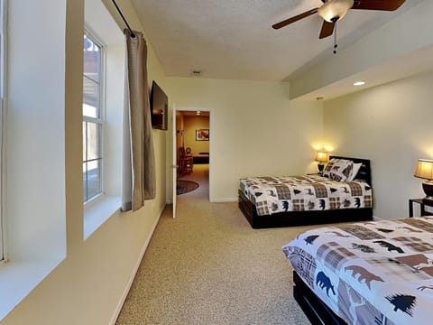 Hillside Hideaway House in Deep Creek Lake