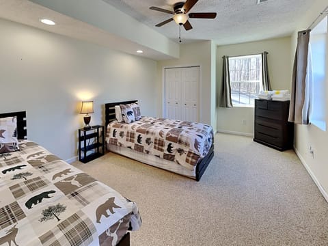 Hillside Hideaway House in Deep Creek Lake