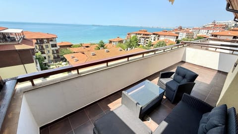 View (from property/room), Balcony/Terrace, Seating area, Sea view