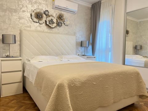 Bed, Bedroom, air conditioner