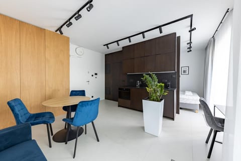 Kitchen or kitchenette, Living room, Seating area, Dining area