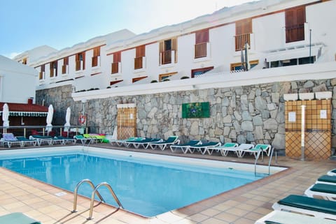 Property building, Pool view, Swimming pool, sunbed