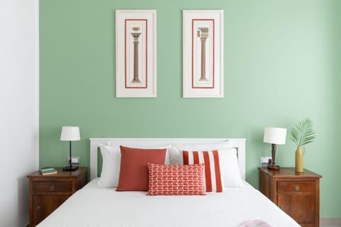 Bed, Photo of the whole room, Decorative detail, Bedroom
