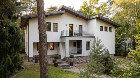 Property building, Spring, Day, Garden, Garden view