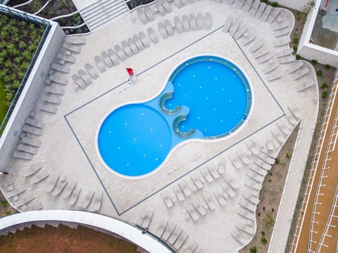 Day, Pool view, Swimming pool, sunbed