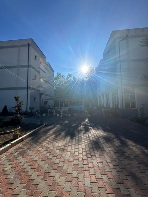 Kompleksi Tre Shqiponjat Apartment in Montenegro