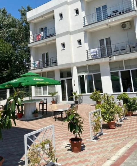 Kompleksi Tre Shqiponjat Apartment in Montenegro