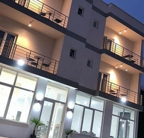 Kompleksi Tre Shqiponjat Apartment in Montenegro