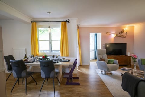 Communal lounge/ TV room, Living room