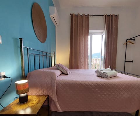 Bed, Bedroom, locker, towels