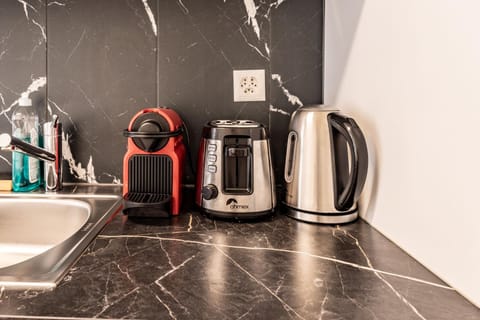 Coffee/tea facilities, Kitchen or kitchenette, kitchen