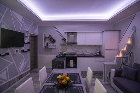 TV and multimedia, Kitchen or kitchenette, Living room, Dining area, stove