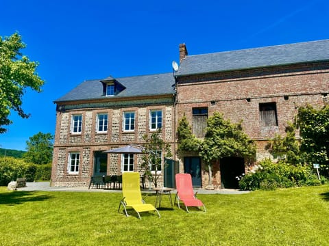 Property building, Natural landscape, Garden, Garden view, sunbed