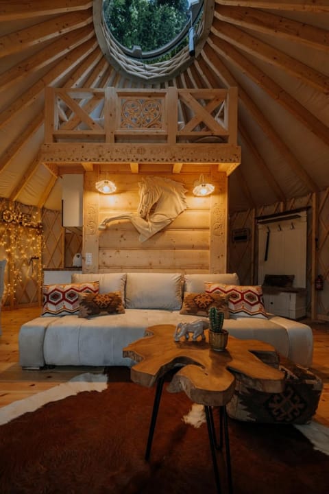 Communal lounge/ TV room, Living room, Seating area, air conditioner