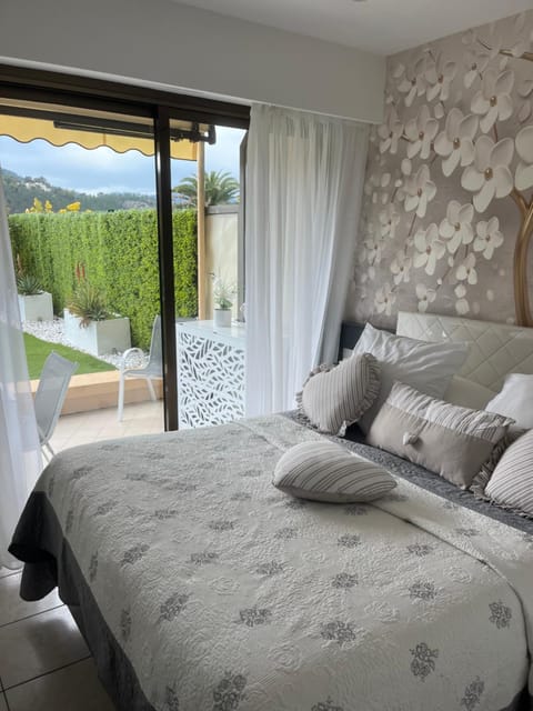 Appartement La Napoule 2 chambres terrasse, jardin classé 3 étoiles Apartment in Mandelieu-La Napoule