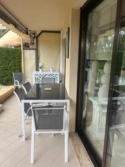 Appartement La Napoule 2 chambres terrasse, jardin classé 3 étoiles Apartment in Mandelieu-La Napoule